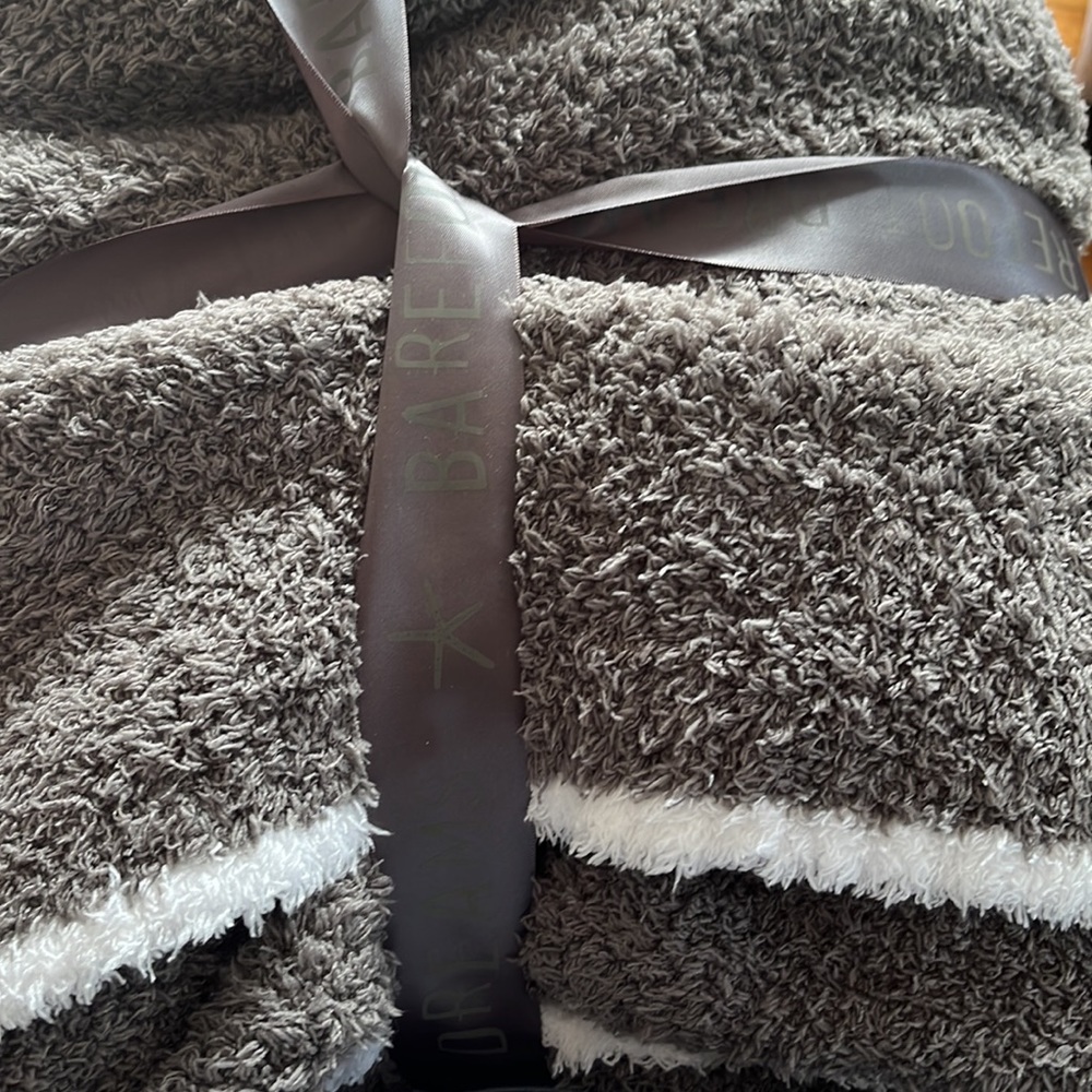 NWT - Barefoot Dreams throw blanket - Picture 3 of 3